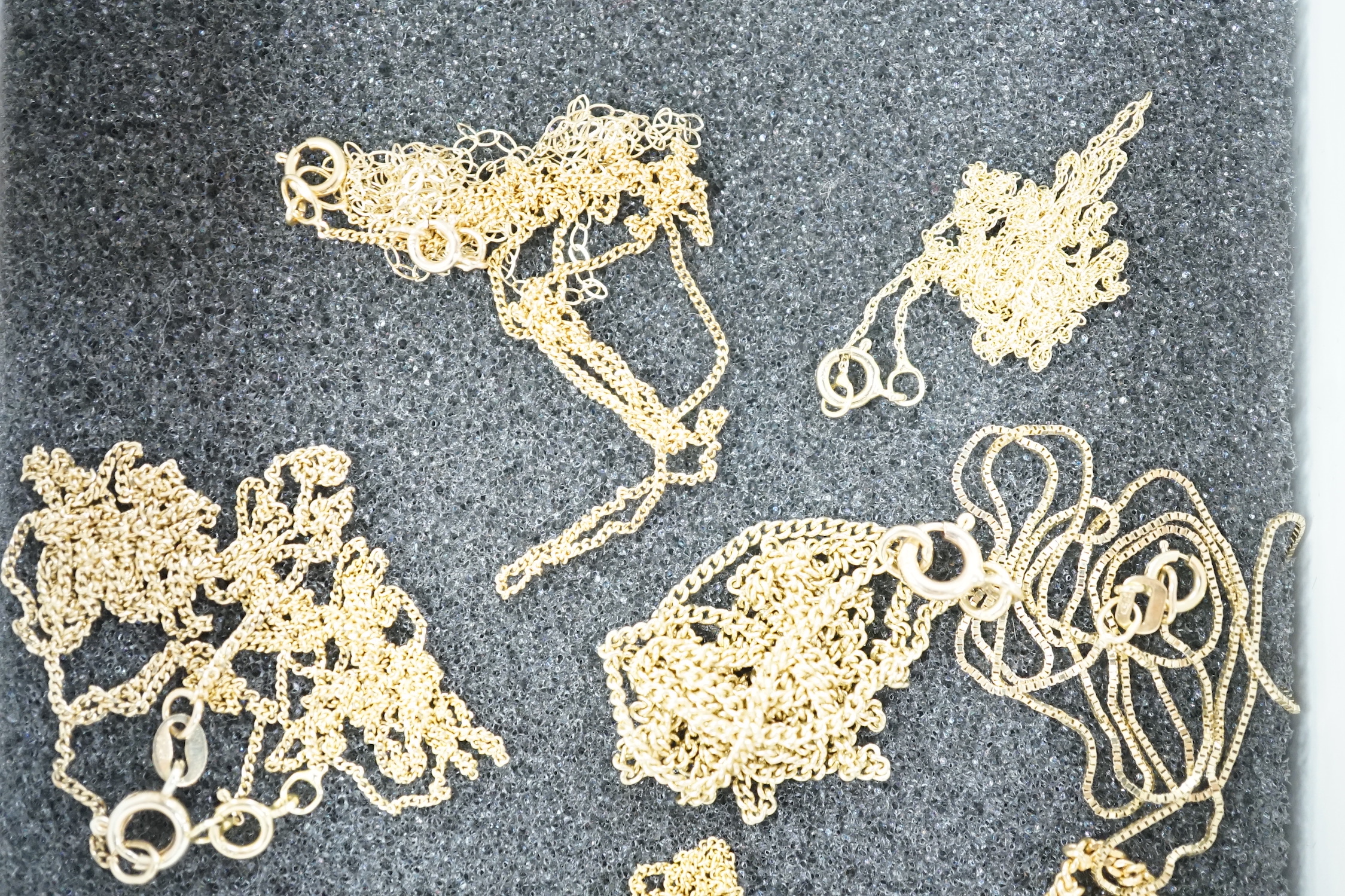 Ten assorted modern 375 chains, longest 60cm, shortest 38cm, 15.8 grams.